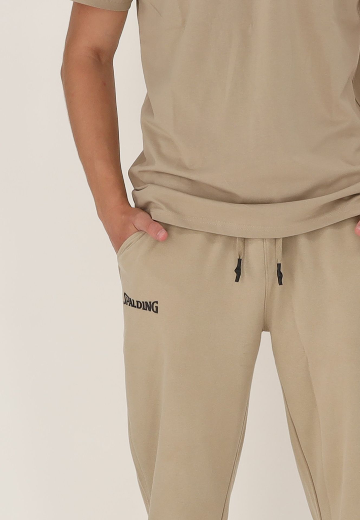 40232020-BEBK_Jogger pants men Sportsstyle Beige-Black_onBody.webp