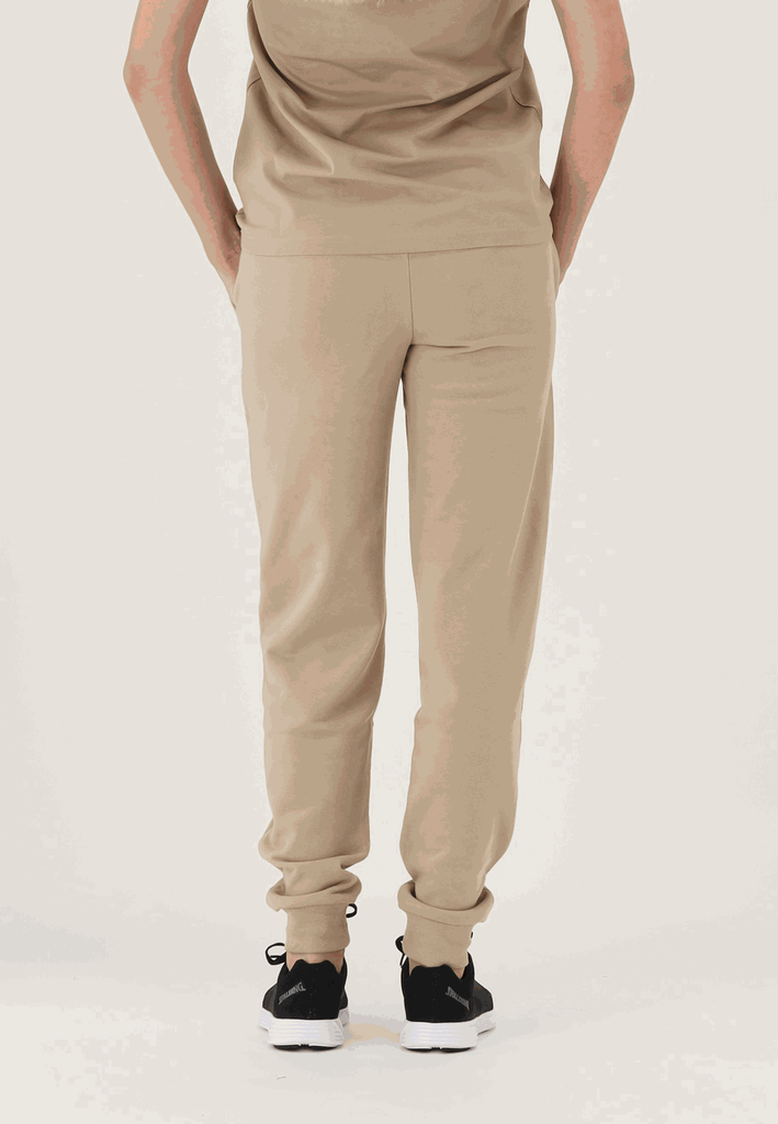 40232021-BEBK_Jogger pants women Sportsstyle Beige-Black_onBody 3.webp